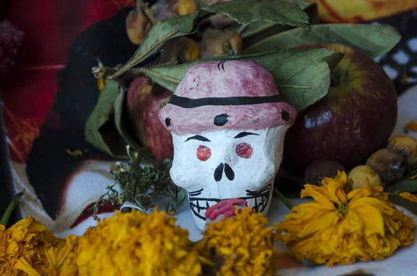 Oaxaca Oaxaca Messico Novembre 2017 Teschio Con Fiori Cempasuchil Mele — Foto Stock