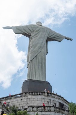 Rio De Janeiro, Brezilya - 15 Ekim 2019 Rio de Janeiro 'daki Corcovado Dağı' nın tepesinde Kurtarıcı İsa Heykeli