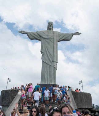 Rio De Janeiro, Brezilya - 15 Ekim 2019 Rio de Janeiro 'daki Corcovado Dağı' nın tepesinde Kurtarıcı İsa Heykeli