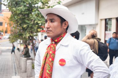 Xalapa, Veracruz, Meksika - 24 Kasım 2019: Record La Bamba 2019 sırasında Xalapa, Veracruz, Meksika 'da geleneksel giysiler giyen adam