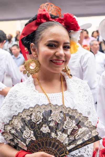 Xalapa Veracruz Mexico Novembro 2019 Jovem Posando Com Roupas Tradicionais — Fotografia de Stock