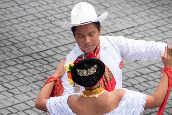 Xalapa Veracruz Mexico Novembro 2019 Casal Jovem Dançando Vestido Com — Fotografia de Stock