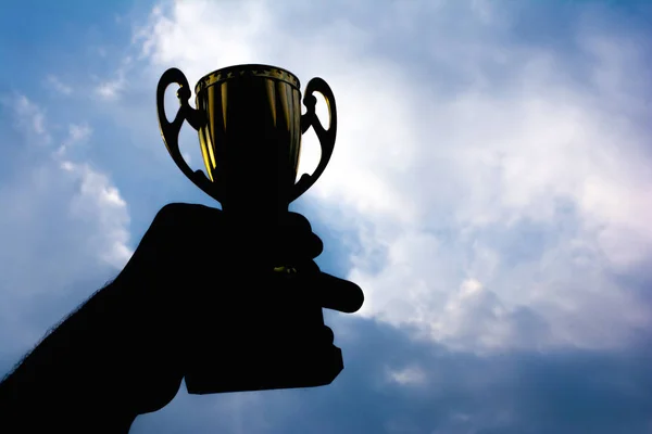 Mão Segurando Troféu Vencedor — Fotografia de Stock