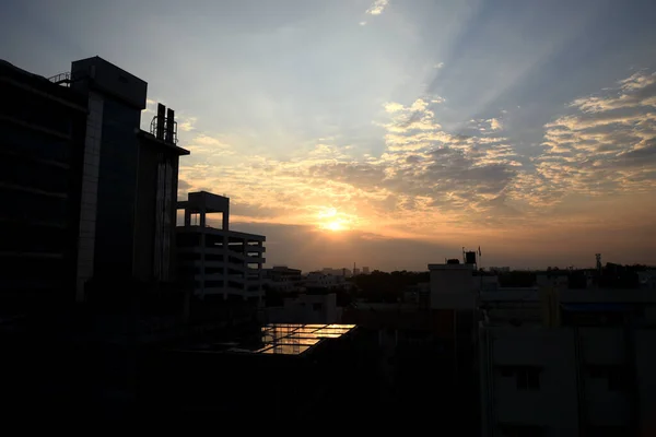 本加鲁在天空背景下的城市景观 — 图库照片