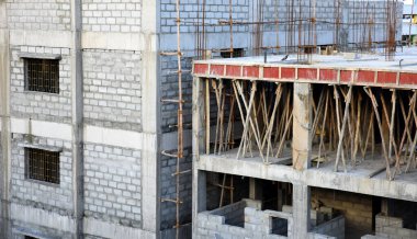 İnşaat halindeki bir şehirde