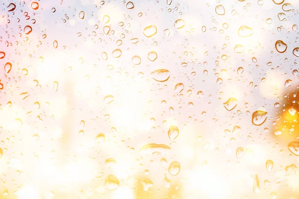 Wassertropfen Auf Glasfenster Mit Bokeh Lichtern — Stockfoto