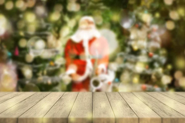 Wood Table Top Blurred Colorful Christmas Tree Bokeh Background Display — Stock Photo, Image
