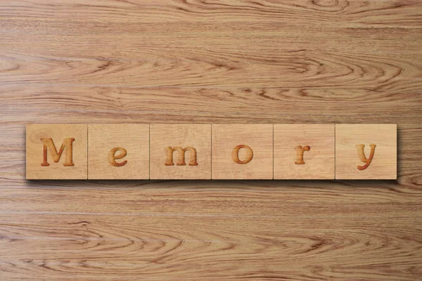 Paměťová Písmena Dřevěném Bloku Text Zprávy Dřevěném Stole Pro Návrh — Stock fotografie