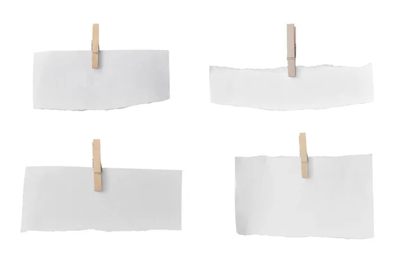 Set Aus Holzklammer Und Weißem Papier Isoliert Auf Weißem Hintergrund — Stockfoto