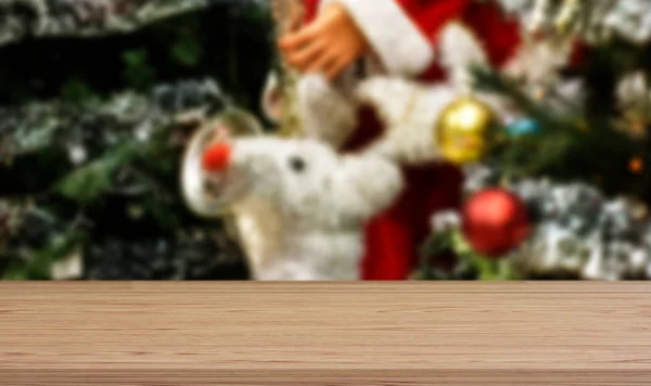 Lege Houten Tafel Plank Wazig Bokeh Kerstboom Achtergrond Voor Het — Stockfoto