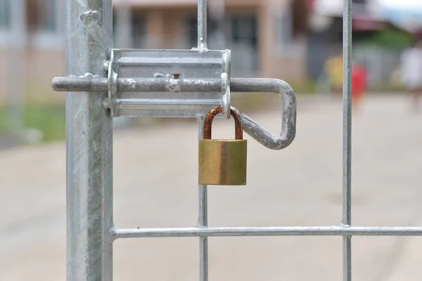 Stalen Hek Slot Met Hangsloten Sluiten Een Hek — Stockfoto