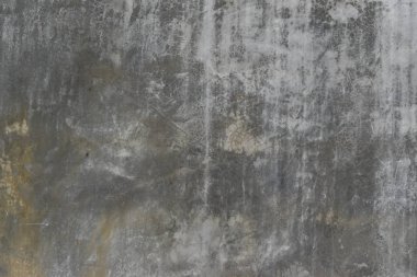 Çatlak ve lekeli beton bir duvar..