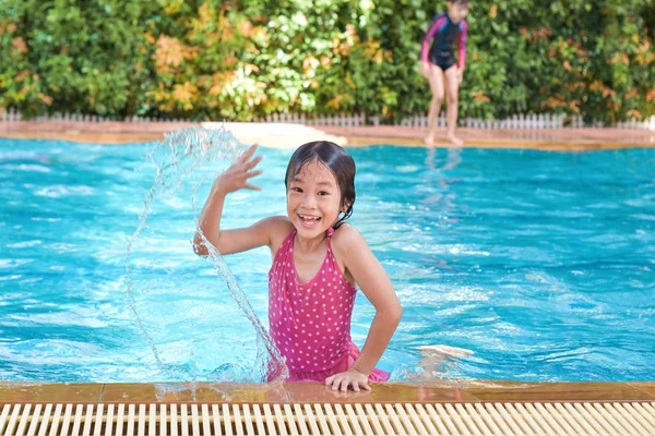 Little Girl Playing Outdoor Swimming Pool Summer Vacation — Stock Photo, Image