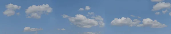 Niebieskie Tło Nieba Białymi Chmurami Zdjęcie Panoramiczne — Zdjęcie stockowe