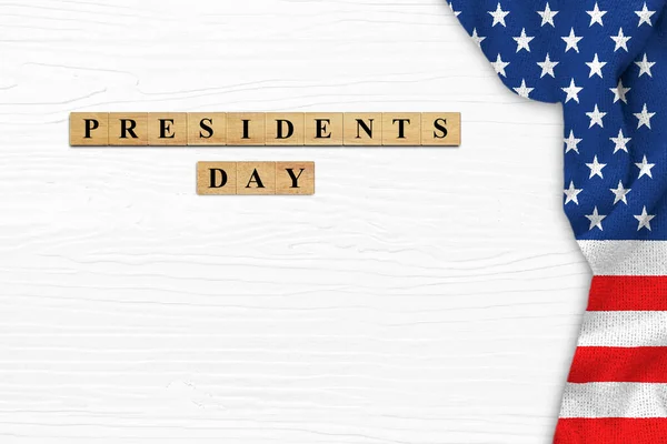 Happy Presidents' Day on white wood background with American fla — Stock Photo, Image