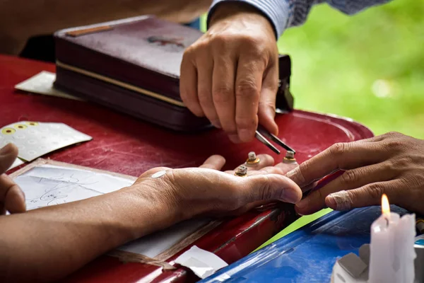 Close Van Waarzegster Hand Oude Genezing — Stockfoto