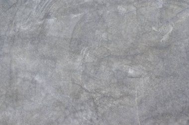 Endüstriyel inşaatta çatlak ve lekeli bir beton duvar.