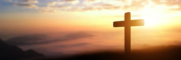 Silhouet Van Katholiek Kruis Bij Zonsondergang Achtergrond Panorama Beeld — Stockfoto