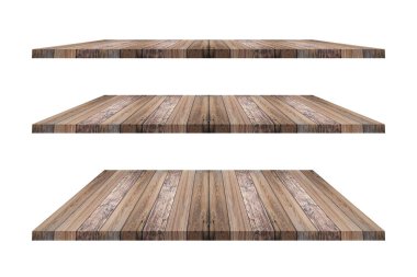 İzole edilmiş beyaz arka planda kahverengi ahşap raflar. Tasarım ve dekorasyon için kırpma yolu olan nesneler