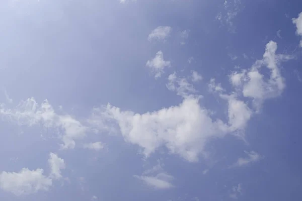 Blauer Himmel Mit Natürlichen Weißen Wolken Hintergrund Sommerhimmel — Stockfoto