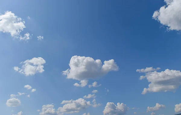 Fundo Céu Azul Com Nuvens Brancas — Fotografia de Stock