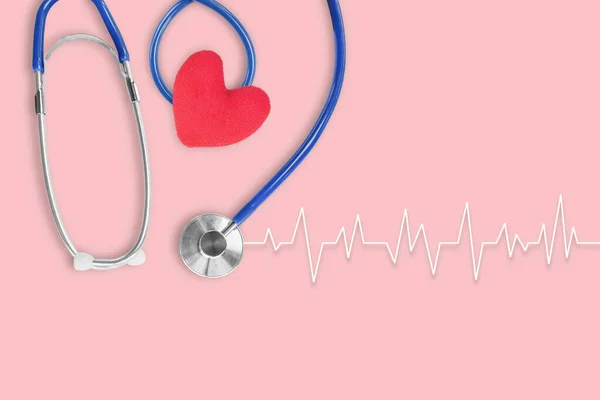 Kırmızı Kalp Pembe Arka Planda Kardiyogramı Olan Mavi Stetoskop Sağlık — Stok fotoğraf