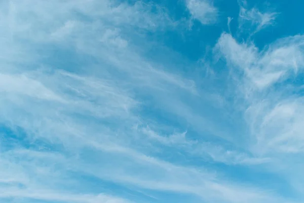 Μαλακά Άσπρα Σύννεφα Φόντο Μπλε Ουρανού — Φωτογραφία Αρχείου