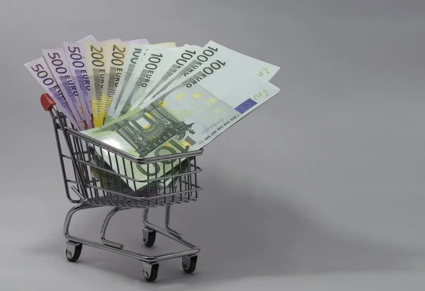 Корзина Банкнотами Евро Различных Номиналов — стоковое фото
