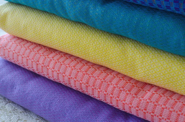 Різні барвисті тканини текстильний стек — стокове фото