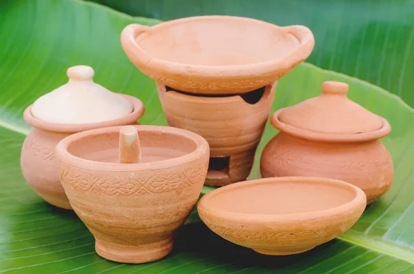 Set de cerámica artesanal tailandesa para cocina y estufa de barro — Foto de Stock