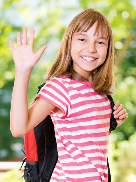 Flicka tillbaka till skolan — Stockfoto