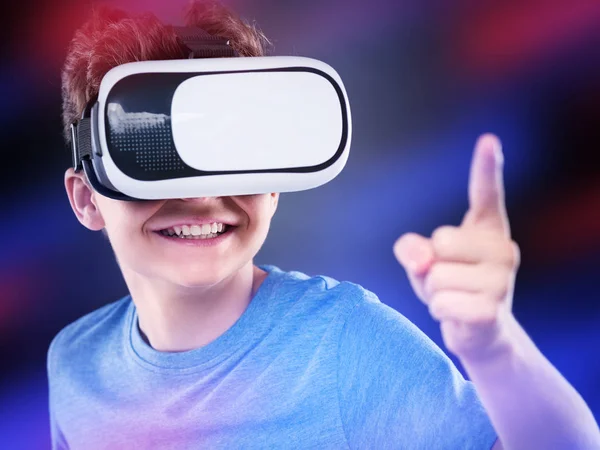 Teen boy in VR glasses — Stock Photo, Image