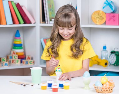 Paskalya tatili - yumurta Boyama Çocuk