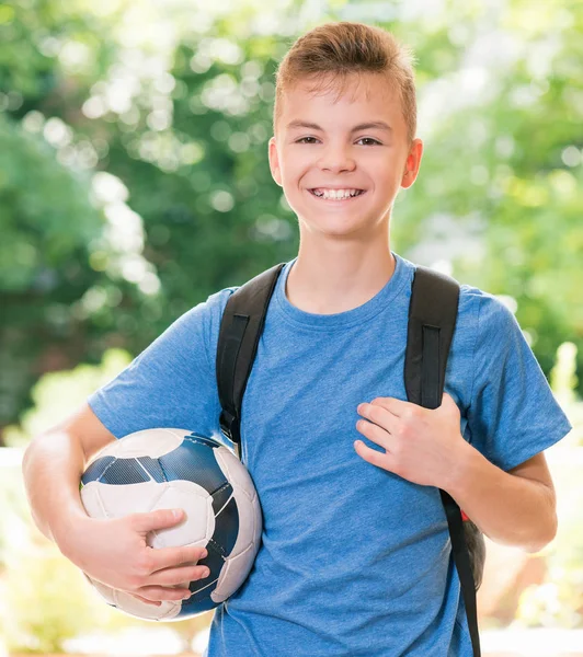 Junge zurück in die Schule — Stockfoto