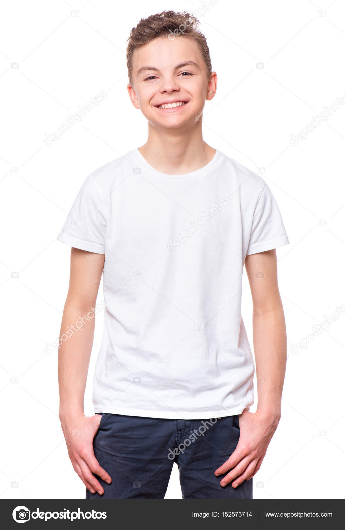Niño camiseta blanca fotos de stock, imágenes de Niño camiseta blanca sin  royalties