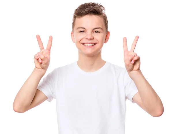 Genç çocuk üzerinde beyaz t-shirt — Stok fotoğraf