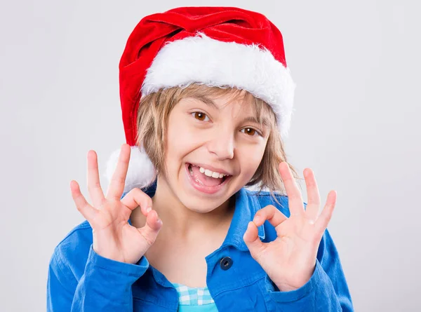 Petite fille en chapeau de Père Noël — Photo