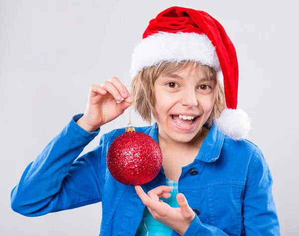 Petite fille en chapeau de Père Noël — Photo