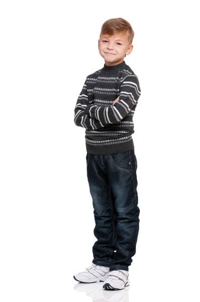 Мальчик со сложенными руками — стоковое фото