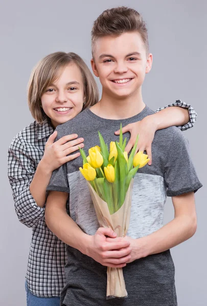 Girl and boy with flowers — Stock Photo, Image