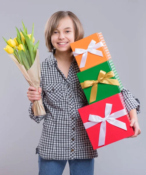 Meisje met bloemen — Zdjęcie stockowe