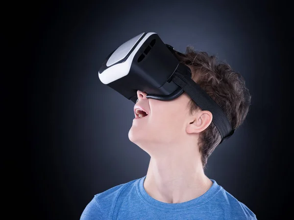 Teen boy with VR glasses — Stock Photo, Image