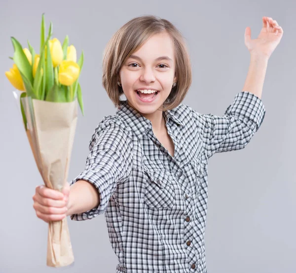 Menina com flores — Fotografia de Stock