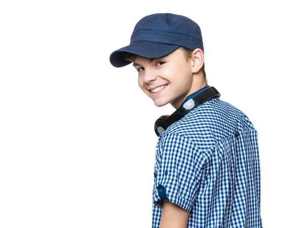 Έφηβος αγόρι με καπάκι και ακουστικά — Φωτογραφία Αρχείου