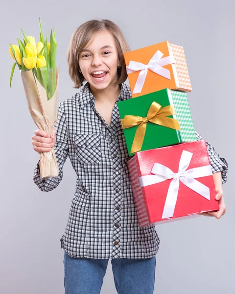 Meisje met bloemen — Zdjęcie stockowe