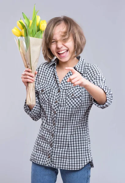 Menina com flores — Fotografia de Stock