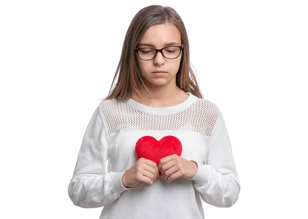 Dziewczyna z czerwonym sercem — Zdjęcie stockowe