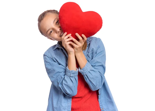 Chica adolescente con corazón rojo — Foto de Stock