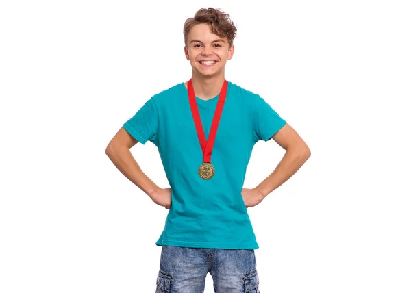 Adolescent garçon avec médaille — Photo