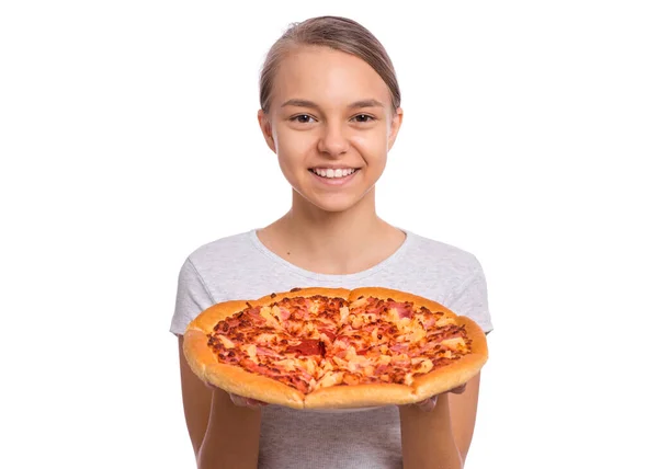 소녀는 피자가 접시를 맛있는 이탈리아 피자를 아이의 배경에 떨어져 아이의 — 스톡 사진